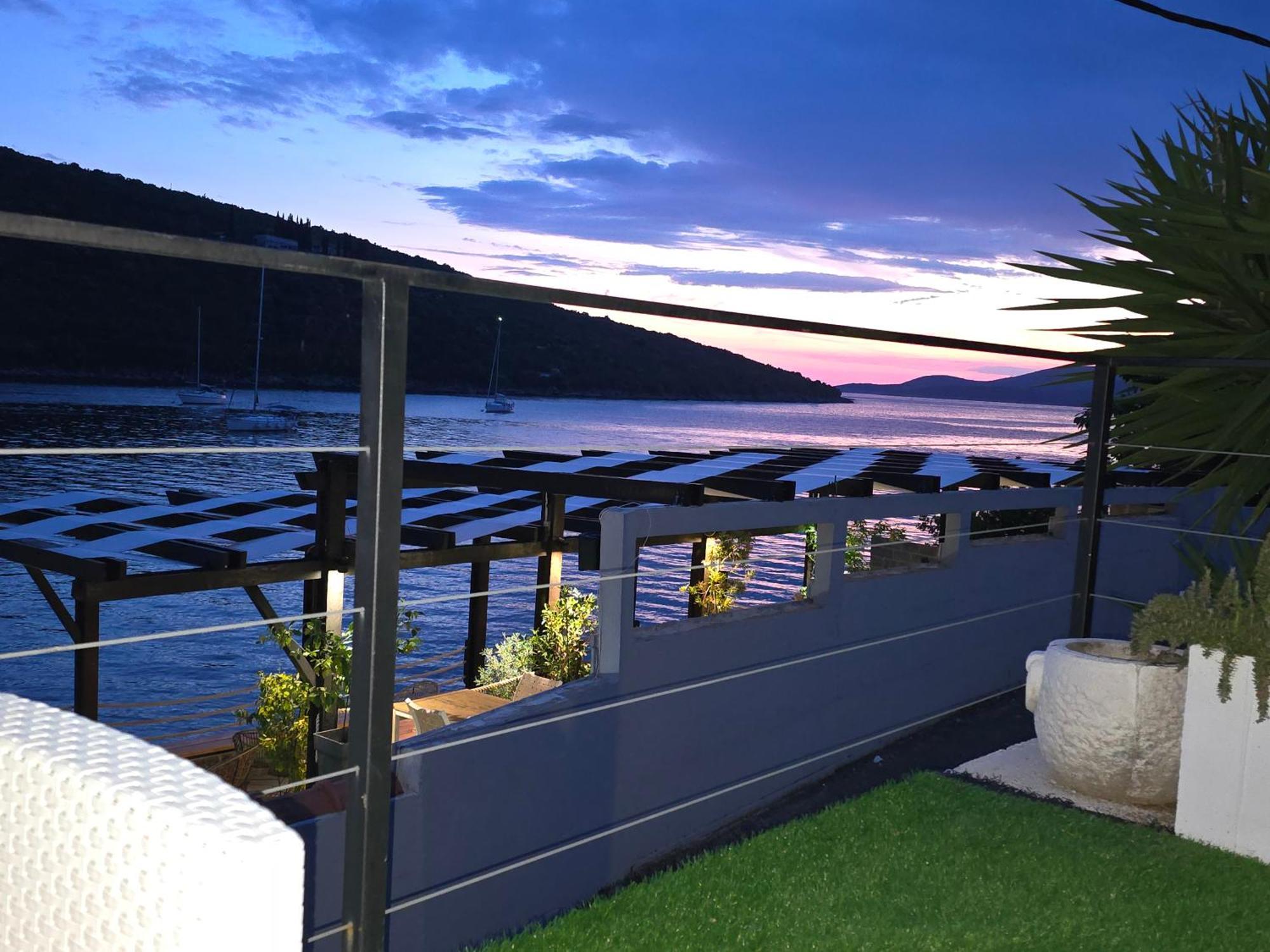 Waterfront Townhouse Sunset View With Garage Apartment Bigovo Luaran gambar